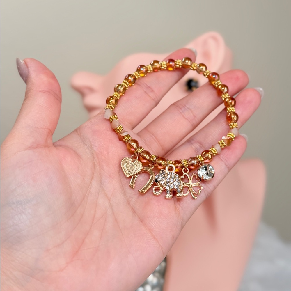 ⚜️ Gold Charm Bracelet with Heart and Clover Accents - Picture 3 of 5